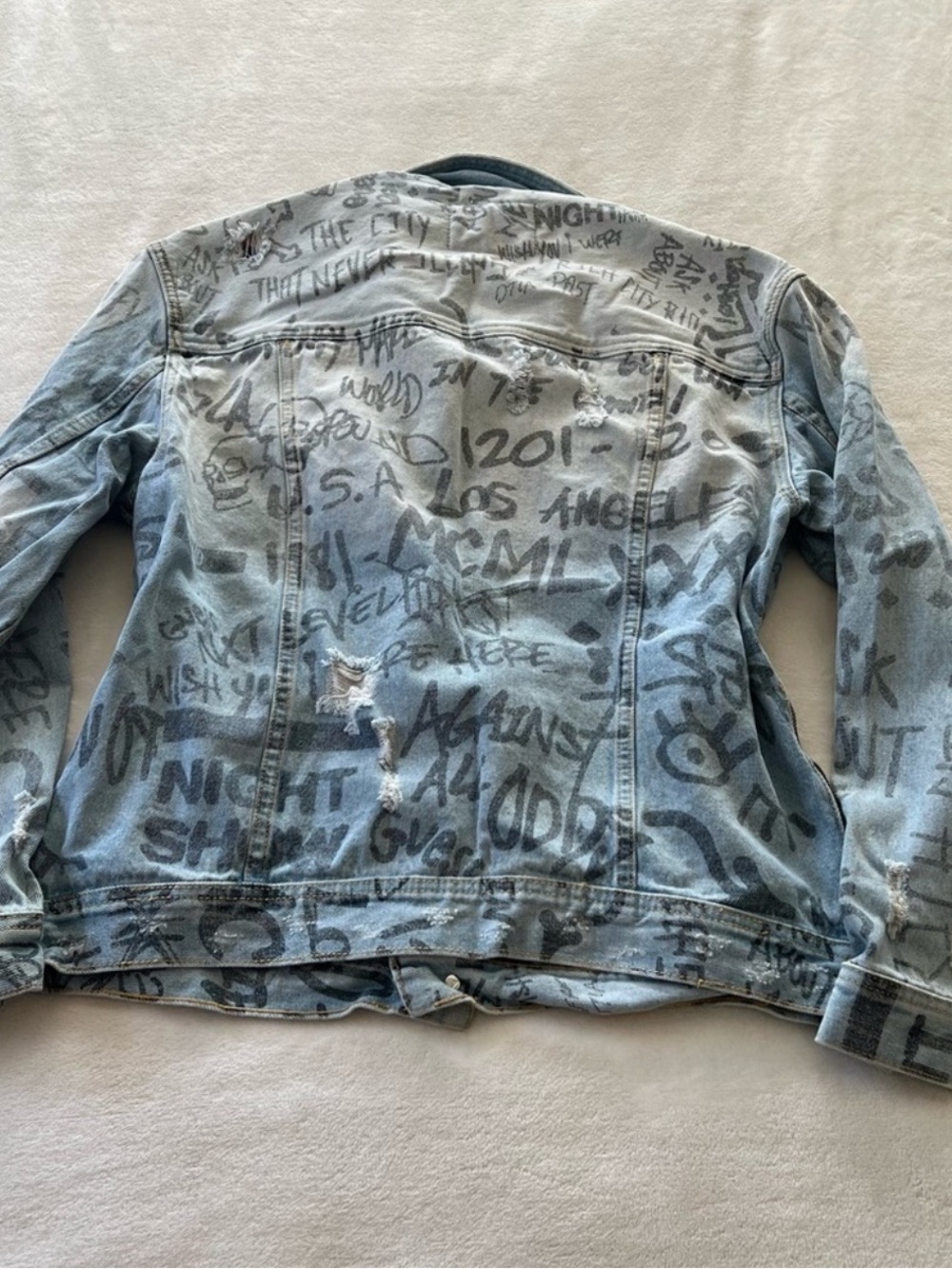 Guess Vintage Men’s Light Blue All Over Graffiti Oversized Denim Jacket Sz XXL - Picture 8 of 15